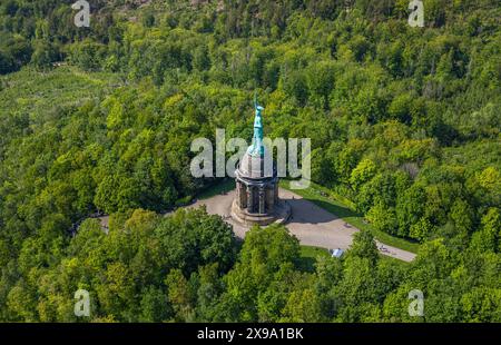 Luftbild, Hermannsdenkmal, kulturelle Statue des Cheruskerfürsten, nach Entwürfen von Ernst von Bandel, Teutoburger Wald, Hiddesen, Detmold, Ostwestfalen, Nordrhein-Westfalen, Deutschland ACHTUNGxMINDESTHONORARx60xEURO *** Luftaufnahme, Hermannsdenkmal, Kulturstatue des Cheruskischen Fürsten, entworfen von Ernst von Bandel, Teutoburger Wald, Hiddesen, Detmold, Ostwestfalen, Nordrhein-Westfalen, Deutschland ATTENTIONxMINDESTHONORARx60xEURO Stockfoto