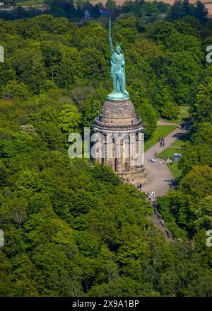 Luftbild, Hermannsdenkmal, kulturelle Statue des Cheruskerfürsten, nach Entwürfen von Ernst von Bandel, Teutoburger Wald, Hiddesen, Detmold, Ostwestfalen, Nordrhein-Westfalen, Deutschland ACHTUNGxMINDESTHONORARx60xEURO *** Luftaufnahme, Hermannsdenkmal, Kulturstatue des Cheruskischen Fürsten, entworfen von Ernst von Bandel, Teutoburger Wald, Hiddesen, Detmold, Ostwestfalen, Nordrhein-Westfalen, Deutschland ATTENTIONxMINDESTHONORARx60xEURO Stockfoto