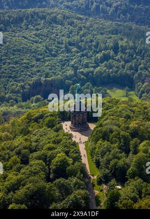 Luftbild, Hermannsdenkmal, kulturelle Statue des Cheruskerfürsten, nach Entwürfen von Ernst von Bandel, Teutoburger Wald, Hiddesen, Detmold, Ostwestfalen, Nordrhein-Westfalen, Deutschland ACHTUNGxMINDESTHONORARx60xEURO *** Luftaufnahme, Hermannsdenkmal, Kulturstatue des Cheruskischen Fürsten, entworfen von Ernst von Bandel, Teutoburger Wald, Hiddesen, Detmold, Ostwestfalen, Nordrhein-Westfalen, Deutschland ATTENTIONxMINDESTHONORARx60xEURO Stockfoto