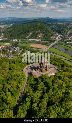 Luftbild, Kaiser-Wilhelm-Denkmal, kulturelles Denkmal, Wiehengebirge, Fluss Weser und Portabrücke, Fernsehturm Porta Westfalica, Barkhausen, Porta Westfalica, Ostwestfalen, Nordrhein-Westfalen, Deutschland ACHTUNGxMINDESTHONORARx60xEURO *** Luftaufnahme, Kaiser-Wilhelm-Denkmal, Kulturdenkmal, Wiehengebirge, Weser und Porta-Brücke, Fernsehturm Porta Westfalica, Barkhausen, Porta Westfalica, Ostwestfalen, Nordrhein-Westfalen, Deutschland ACHTUNGxMINDESTHONORARx60xEURO Stockfoto