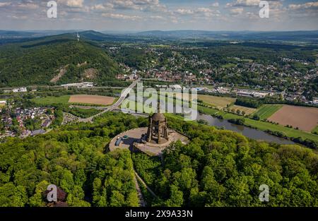 Luftbild, Kaiser-Wilhelm-Denkmal, kulturelles Denkmal, Wiehengebirge, Fluss Weser und Portabrücke, Fernsehturm Porta Westfalica, Barkhausen, Porta Westfalica, Ostwestfalen, Nordrhein-Westfalen, Deutschland ACHTUNGxMINDESTHONORARx60xEURO *** Luftaufnahme, Kaiser-Wilhelm-Denkmal, Kulturdenkmal, Wiehengebirge, Weser und Porta-Brücke, Fernsehturm Porta Westfalica, Barkhausen, Porta Westfalica, Ostwestfalen, Nordrhein-Westfalen, Deutschland ACHTUNGxMINDESTHONORARx60xEURO Stockfoto