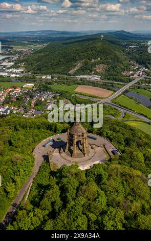 Luftbild, Kaiser-Wilhelm-Denkmal, kulturelles Denkmal, Wiehengebirge, Fluss Weser und Portabrücke, Fernsehturm Porta Westfalica, Barkhausen, Porta Westfalica, Ostwestfalen, Nordrhein-Westfalen, Deutschland ACHTUNGxMINDESTHONORARx60xEURO *** Luftaufnahme, Kaiser-Wilhelm-Denkmal, Kulturdenkmal, Wiehengebirge, Weser und Porta-Brücke, Fernsehturm Porta Westfalica, Barkhausen, Porta Westfalica, Ostwestfalen, Nordrhein-Westfalen, Deutschland ACHTUNGxMINDESTHONORARx60xEURO Stockfoto