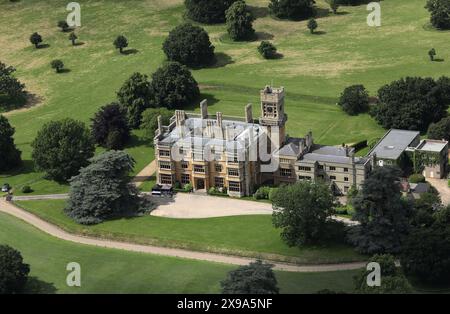 Blick aus der Vogelperspektive auf das Shuttleworth House in Old Warden, Nr. Biggleswade in England. Heimstadion des Shuttleworth Trust und des Flugplatzes Old Warden. Stockfoto