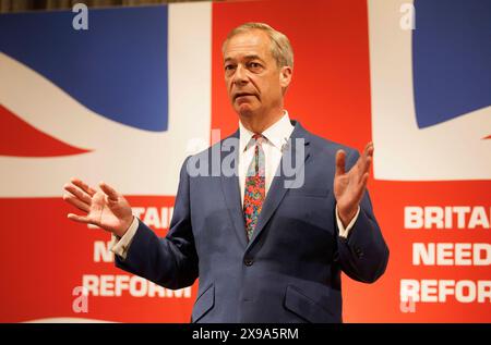 London, Großbritannien. 30. Mai 2024. NIGEL FARAGE Honorary President of Reform UK NIGEL FARAGE und Reform UK Leader RICHARD TICE auf einer Pressekonferenz in der Glaziers Hall verkündeten die Reform PartyÕs neue Einwanderungspolitik Credit: Mark Thomas/Alamy Live News Stockfoto