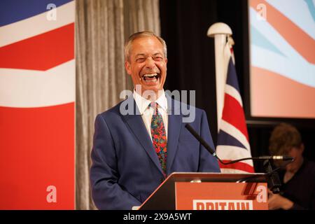 London, Großbritannien. 30. Mai 2024. NIGEL FARAGE Honorary President of Reform UK NIGEL FARAGE und Reform UK Leader RICHARD TICE auf einer Pressekonferenz in der Glaziers Hall verkündeten die Reform PartyÕs neue Einwanderungspolitik Credit: Mark Thomas/Alamy Live News Stockfoto