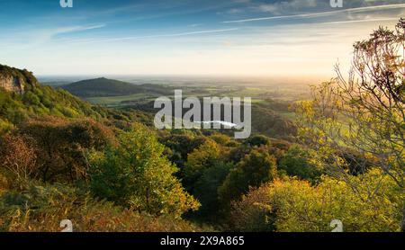 Blick über North Yorkshire mit Lake Gormire, White Stone Cliff und Hood Hill Stockfoto