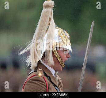 Horse Guards Parade, London, Großbritannien. 30. Mai 2024. Der Brigade Major’s Review of the Trooping of the Colour for the King’s Birthday Parade findet in Horse Guards statt. Diese „Khaki-Probe“ ist die letzte Inspektion der Truppen und Pferde, die am 15. Juni die offizielle Geburtstagsparade des Königs überbringen werden, und ist die erste Gelegenheit, die Parade in ihrer Gesamtheit zu sehen. Der Chefinspektor des Tages ist der Mann, der das diesjährige Spektakel entworfen hat, der Brigade-Major der Haushaltsabteilung, Oberstleutnant James Shaw. Quelle: Malcolm Park/Alamy Live News Stockfoto