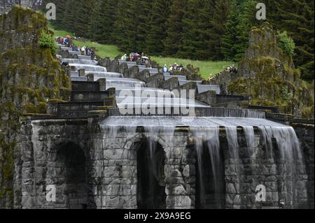 Wasserspiele an den Kaskaden unterhalb des Herkules-Denkmals im UNESCO-Welterbe Bergpark Wilhelmshöhe in Kassel Foto vom 19.05.2024. NUR REDAKTIONELLE VERWENDUNG *** Wasserspiele an den Kaskaden unterhalb des Herkules-Denkmals im UNESCO-Weltkulturerbe Bergpark Wilhelmshöhe in Kassel Foto am 19 05 2024 REDAKTIONELLE NUTZUNG Copyright: epd-bild/HeikexLyding  DSC3661 Stockfoto