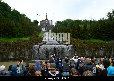 Wasserspiele an den Kaskaden unterhalb des Herkules-Denkmals im UNESCO-Welterbe Bergpark Wilhelmshöhe in Kassel Foto vom 19.05.2024. NUR REDAKTIONELLE VERWENDUNG *** Wasserspiele an den Kaskaden unterhalb des Herkules-Denkmals im UNESCO-Weltkulturerbe Bergpark Wilhelmshöhe in Kassel Foto am 19 05 2024 REDAKTIONELLE NUTZUNG Copyright: epd-bild/HeikexLyding  DSC3683 Stockfoto