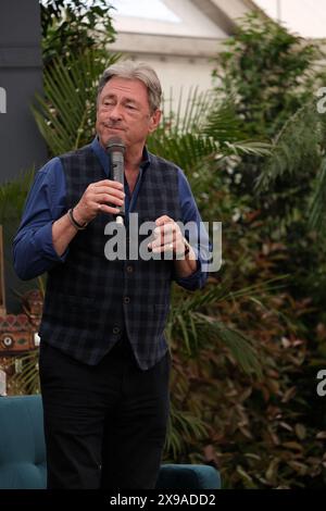 Fernsehsender Alan Titchmarsh spricht bei der jährlichen Blumenschau des Malvern Spring Festival in Worcestershire Stockfoto