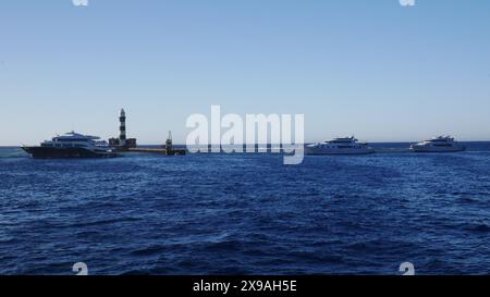 Daedalus Reef, Ägypten. Daedalus ist ein abgelegenes Riff, das durch einen Leuchtturm vor Marsa Alam markiert ist. Es wird nur von Tauchsafari-Booten besucht Stockfoto