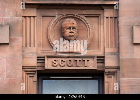 Govan Press Buildings, Govan Road, Glasgow, Schottland, Großbritannien - Nahaufnahme der Büste von Sir Walter Scott Stockfoto