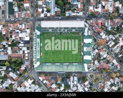 Buenos Aires, Argentinien, 6. Februar 2023: Aus der Vogelperspektive des Fußballstadions „Florencio Sola“. Heimstadion der Fußballmannschaft „Club Atletico Banfield“. Stockfoto