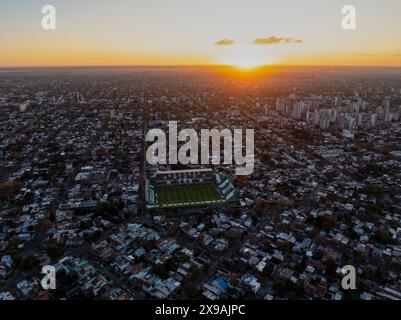 Buenos Aires, Argentinien, 6. Februar 2023: Aus der Vogelperspektive des Fußballstadions „Florencio Sola“. Heimstadion der Fußballmannschaft „Club Atletico Banfield“. Stockfoto