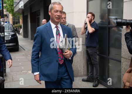 London, Großbritannien. 30. Mai 2024. Nigel Farage beim Start der Reform UK-Einwanderungspolitik zur Besteuerung von Arbeitgebern für den Einsatz von Migranten in Glazers Hall, London, England, Großbritannien am Donnerstag, den 30. Mai 2024. Quelle: Justin Ng/Alamy Live News. Stockfoto