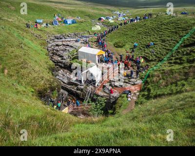 Das ist Tent City, das sich im Kleingartengebiet neben Gaping Gill in den Yorkshire Dales befindet, während Bradford Pothole Club's Winde Meet Stockfoto