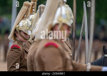 Horse Guards Parade, London, Großbritannien. 30. Mai 2024. Der Brigade Major’s Review of the Trooping of the Colour for the King’s Birthday Parade findet in Horse Guards statt. Diese „Khaki-Probe“ ist die letzte Inspektion der Truppen und Pferde, die am 15. Juni die offizielle Geburtstagsparade des Königs überbringen werden, und ist die erste Gelegenheit, die Parade in ihrer Gesamtheit zu sehen. Der Chefinspektor des Tages ist der Mann, der das diesjährige Spektakel entworfen hat, der Brigade-Major der Haushaltsabteilung, Oberstleutnant James Shaw. Kredit: Malcolm Park/Alamy Stockfoto