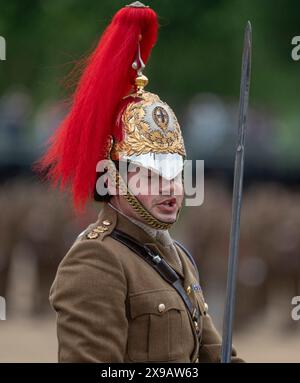 Horse Guards Parade, London, Großbritannien. 30. Mai 2024. Der Brigade Major’s Review of the Trooping of the Colour for the King’s Birthday Parade findet in Horse Guards statt. Diese „Khaki-Probe“ ist die letzte Inspektion der Truppen und Pferde, die am 15. Juni die offizielle Geburtstagsparade des Königs überbringen werden, und ist die erste Gelegenheit, die Parade in ihrer Gesamtheit zu sehen. Der Chefinspektor des Tages ist der Mann, der das diesjährige Spektakel entworfen hat, der Brigade-Major der Haushaltsabteilung, Oberstleutnant James Shaw. Kredit: Malcolm Park/Alamy Stockfoto