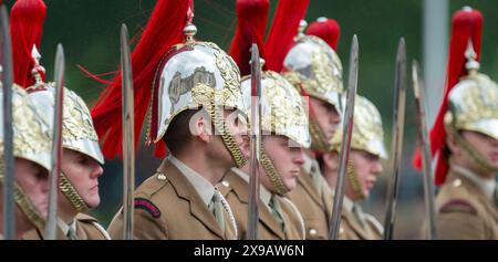 Horse Guards Parade, London, Großbritannien. 30. Mai 2024. Der Brigade Major’s Review of the Trooping of the Colour for the King’s Birthday Parade findet in Horse Guards statt. Diese „Khaki-Probe“ ist die letzte Inspektion der Truppen und Pferde, die am 15. Juni die offizielle Geburtstagsparade des Königs überbringen werden, und ist die erste Gelegenheit, die Parade in ihrer Gesamtheit zu sehen. Der Chefinspektor des Tages ist der Mann, der das diesjährige Spektakel entworfen hat, der Brigade-Major der Haushaltsabteilung, Oberstleutnant James Shaw. Kredit: Malcolm Park/Alamy Stockfoto