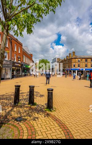 Geschäfte auf der High St. Chelmsford Essex Stockfoto