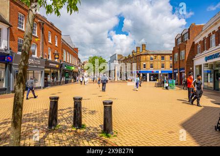 Geschäfte auf der High St. Chelmsford Essex Stockfoto