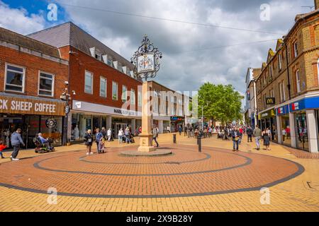 Geschäfte auf der High St. Chelmsford Essex Stockfoto