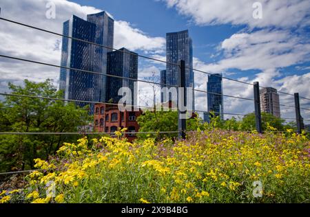 Skyscraper City von der Straßenbahnhaltestelle Deansgate Castlefield Stockfoto