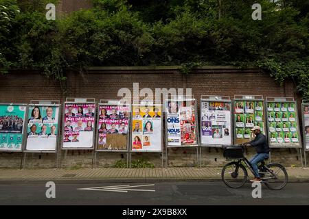 Ixelles, Belgien. 30. Mai 2024. Plakate über den Wahlkampf für die anstehenden Bundes- und europawahlen in Brüssel, Belgien am 30. Mai 2024. Quelle: ALEXANDROS MICHAILIDIS/Alamy Live News Stockfoto