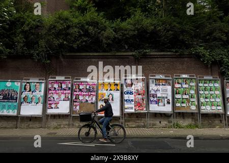 Ixelles, Belgien. 30. Mai 2024. Plakate über den Wahlkampf für die anstehenden Bundes- und europawahlen in Brüssel, Belgien am 30. Mai 2024. Quelle: ALEXANDROS MICHAILIDIS/Alamy Live News Stockfoto