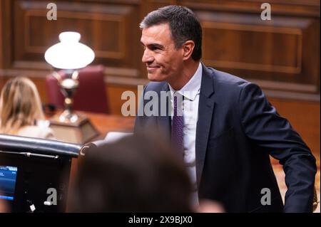 Madrid, Spanien. 30. Mai 2024. Der spanische Premierminister Pedro Sanchez kommt zur abschließenden Debatte über die Verabschiedung des Amnestiegesetzes für Katalonien auf dem Abgeordnetenkongress in Madrid. Das Organgesetz der Amnestie für die Normalisierung in Katalonien resultierte aus den Vereinbarungen der spanischen Sozialistischen Arbeiterpartei (PSOE) mit dem ERC und Junts im Austausch für die Unterstützung der Unabhängigkeitsparteien für die Gründung von Premierminister Pedro Sanchez. Quelle: SOPA Images Limited/Alamy Live News Stockfoto