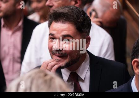 Madrid, Spanien. 30. Mai 2024. Gabriel Rufian, Stellvertreter der ERC-Partei, lächelt nach der Verabschiedung des Amnestiegesetzes für Katalonien auf dem Abgeordnetenkongress in Madrid. Das Organgesetz der Amnestie für die Normalisierung in Katalonien resultierte aus den Vereinbarungen der spanischen Sozialistischen Arbeiterpartei (PSOE) mit dem ERC und Junts im Austausch für die Unterstützung der Unabhängigkeitsparteien für die Gründung von Premierminister Pedro Sanchez. Quelle: SOPA Images Limited/Alamy Live News Stockfoto