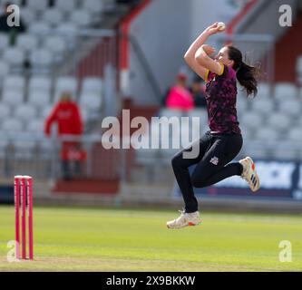 30. Mai 2024; Emirates Old Trafford Cricket Ground, Manchester, England; Charlotte Edwards Cup Cricket, Lancashire Thunder versus Central Sparks; Emily Arlott von Central Sparks Bowling Stockfoto