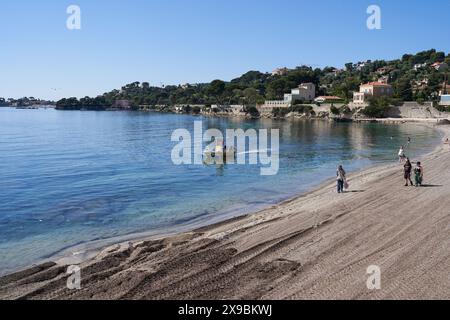 Beaulieu sur Mer, Frankreich - 10. Mai 2024 - ANTS Beach (Plage des Fourmis) an einem sonnigen Frühlingstag Stockfoto