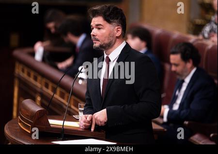 Madrid, Spanien. 30. Mai 2024. Gabriel Rufian, Stellvertreter der ERC-Partei, spricht während der abschließenden Debatte über die Verabschiedung des Amnestiegesetzes für Katalonien auf dem Abgeordnetenkongress in Madrid. Das Organgesetz der Amnestie für die Normalisierung in Katalonien resultierte aus den Vereinbarungen der spanischen Sozialistischen Arbeiterpartei (PSOE) mit dem ERC und Junts im Austausch für die Unterstützung der Unabhängigkeitsparteien für die Gründung von Premierminister Pedro Sanchez. (Foto: Alberto Gardin/SOPA Images/SIPA USA) Credit: SIPA USA/Alamy Live News Stockfoto