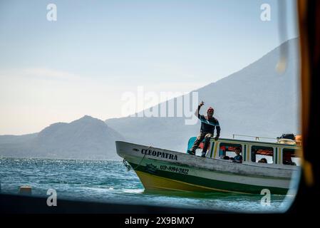 Lancha - das Transportboot auf dem Atitlan-See, Guatemala Stockfoto