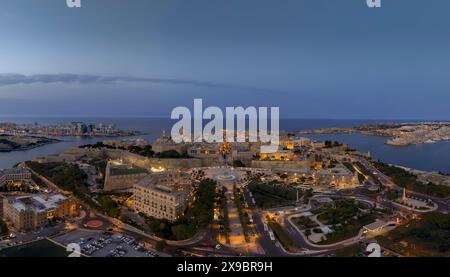 Abendliche Luftkulisse über die Hauptstadt von Malta Valetta Stadt. Stockfoto