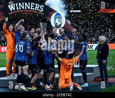 Dublin, Irland. Mai 2024. Atalanta feiert den Sieg mit dem Pokal nach dem Endspiel der Europa League zwischen Atalanta BC und Bayer 04 Leverkusen im Aviva Stadion in Dublin, Irland Soccer (Cristiano Mazzi/SPP) Credit: SPP Sport Press Photo. /Alamy Live News Stockfoto