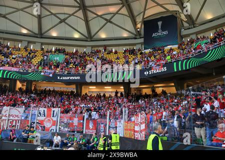 ATHEN, GRIECHENLAND - 29. MAI: Olympiacos FC Fans vor dem Endspiel der UEFA Europa Conference League 2023/24 zwischen Olympiacos FC und ACF Fiorentina in der AEK Arena am 29. Mai 2024 in Athen, Griechenland. (Foto von MB-Medien) Stockfoto