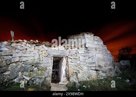 Verlassenes Haus im Tal von Bustarviejo, Madrid, Spanien Stockfoto