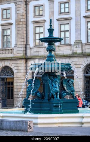 Löwenbrunnen, Porto, Portugal Stockfoto