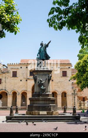 Columbus Statue und Kathedrale, Parque Colon, Santo Domingo. Dominikanische Republik. 19. Jahrhundert Stockfoto