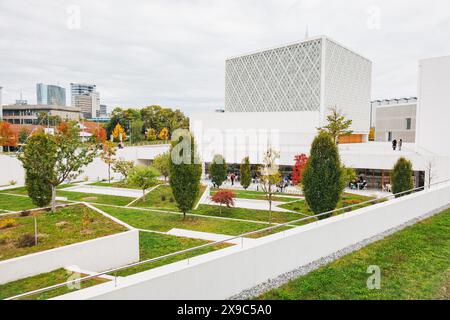 Das Islamische Religio-Cultural Center, das in einem zeitgenössischen architektonischen Stil mit islamischen Elementen gestaltet wurde, wurde 2020 in Ljubljana, Slowenien, fertiggestellt Stockfoto