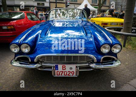 BERLIN - 04. MAI 2024: Der Sportwagen Chevrolet Corvette (C1), 1961. Classic Days Berlin 2024. Stockfoto