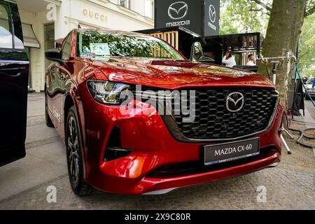 BERLIN - 04. MAI 2024: Der mittelgroße Crossover-SUV Mazda CX-60. Classic Days Berlin 2024. Stockfoto