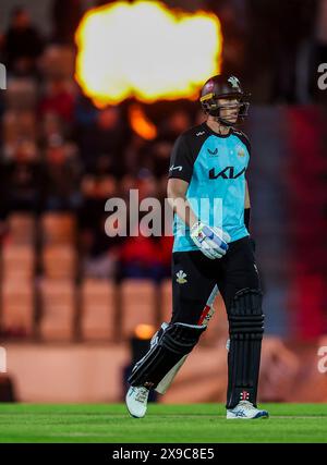 Jamie Smith von Surrey verlässt das Feld, nachdem er von Hampshire Hawks James Vince (nicht abgebildet) während des Spiels Vitality Blast T20 im Utilita Bowl in Southampton gefangen wurde. Bilddatum: Donnerstag, 30. Mai 2024. Stockfoto