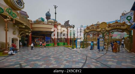 Der Outdoor-Freizeitpark Genting Sky Welts in Pahang, Malaysia, zeigt Robots Rivet Town, einschließlich Big Weld's Zeppelins und Rivet Town Roller Stockfoto