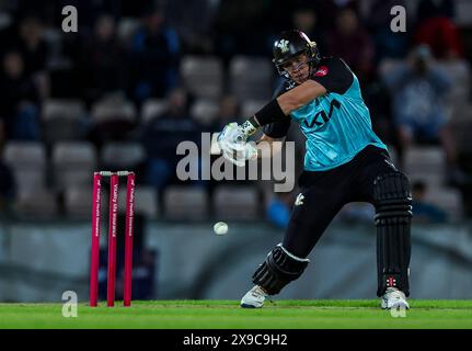 Surrey's Jamie Smith schlug während des Vitality Blast T20 Matches im Utilita Bowl in Southampton. Bilddatum: Donnerstag, 30. Mai 2024. Stockfoto