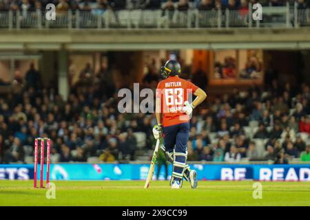 London, Großbritannien. 30. Mai 2024. London, England, Donnerstag, 30. Mai 2024: Wicket Keeper und Captain Jos Buttler (63 England) beobachten den Bowler während des vierten Vitality T20 International Spiels zwischen England und Pakistan im Kia Oval in London, England am Donnerstag, 30. Mai 2024. (Claire Jeffrey/SPP) Credit: SPP Sport Press Photo. /Alamy Live News Stockfoto