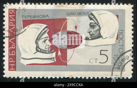 BULGARIEN - CA. 1966: Briefmarke gedruckt von Bulgarien, zeigt Valentina Tereschkowa, Valeri Bykovski, Wostoks, ca. 1966 Stockfoto