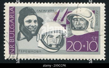 BULGARIEN - CA. 1966: Briefmarke von Bulgarien, zeigt Juri Gagarin, Alexej Leonow und Valentina Tereschkowa, ca. 1966 Stockfoto